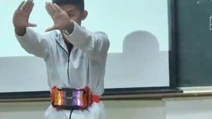 Who will transform into a Kamen Rider in the college compe*on class committee?