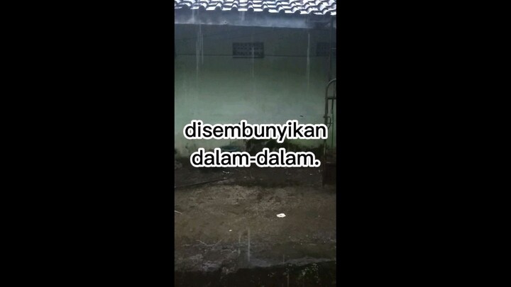 Aku melihatmu dari jendela,hujan deras itu dianggap menakutkan.#menyambutidulfitri