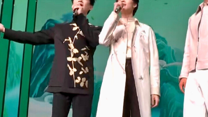 It’s so dark that the camera’s overexposed—light colors actually look like they’re glowing!