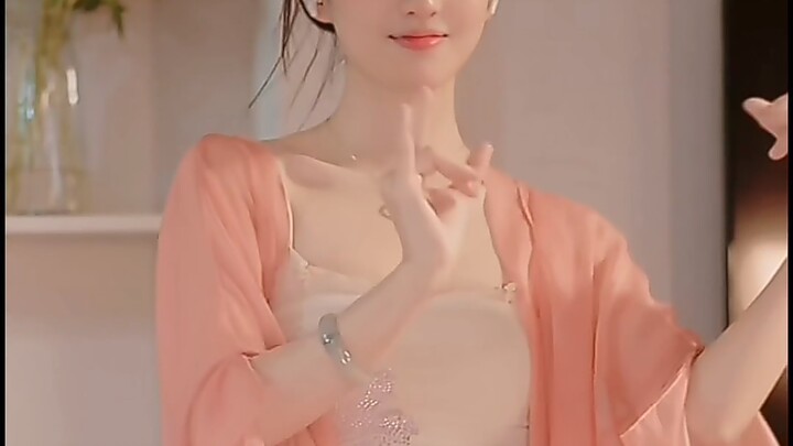 ลุคโบราณ หน้าตาเหมือนดอกแดฟโฟดิล