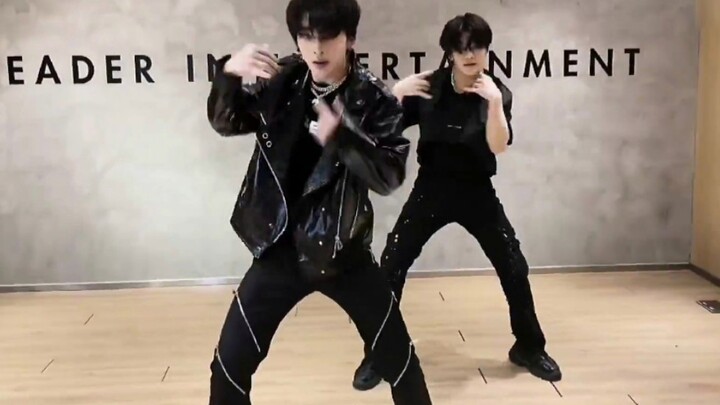 Stray Kids, adik tingkat asal Tiongkok berusia 17 tahun cepat-cepat meniru Menier! Siswa SMA pria me