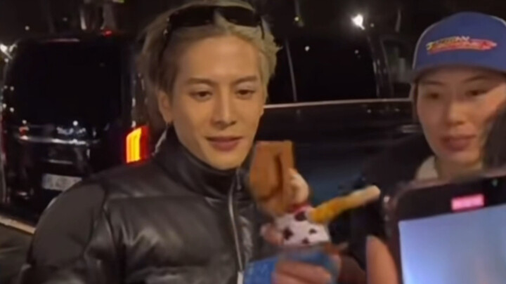 When Ba Si Du Wei Wang Jia’er met the gift from his rival, Woody…