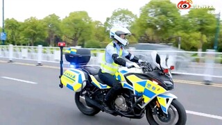 昨天声音很甜的交警姐姐正脸也来啦