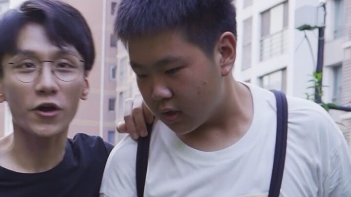 หลังจากที่พ่อแม่ของฉันเข้านอนแล้ว ฉันก็ไปที่ร้านอินเทอร์เน็ตคาเฟ่