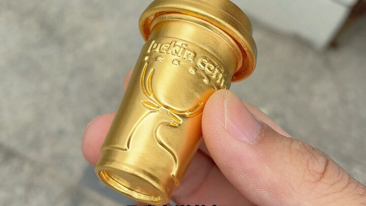 Chút vàng này đủ để uống mấy ly cà phê nhỉ?