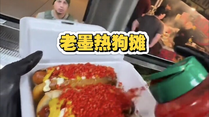 Gerobak hot dog Lao Mo, Lao Mo telah mengganti dengan truk makanan besar untuk terus menjual hot dog