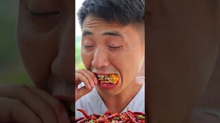 mukbang:Challenge to eat spicy chicken without drinking water during the whole process