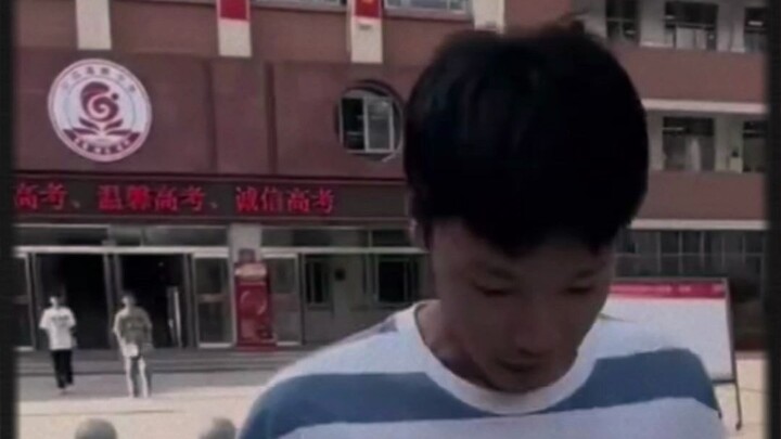 Đã đến rồi! Thí sinh đầu tiên bước ra khỏi phòng thi tốt nghiệp THPT lên tiếng bênh vực Trương Tử Hà