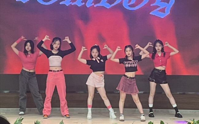 Lễ tốt nghiệp lớp chín, toàn bộ bài nhảy lại ca khúc tomboy đầy thực lực