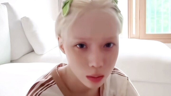 น้องหมาฤดูหนาวที่ถูกบอกว่าไม่มีคิ้วน่ารักสุดๆ ไปเลย~~! เอ๋อๆ เรียกเสียงน่าเอ็นดูตลอดเลย~~~~
