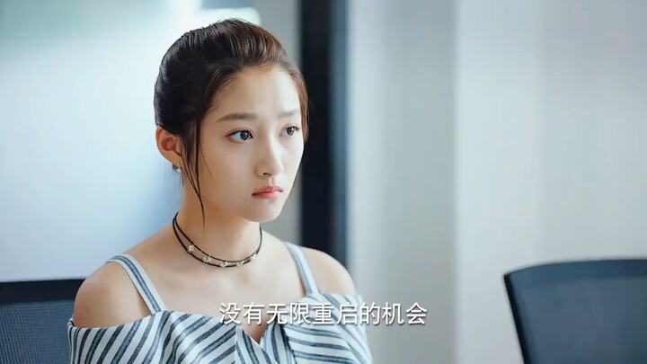 Liang Shuang faces massive compensation after contract termination and can only sell handbags.