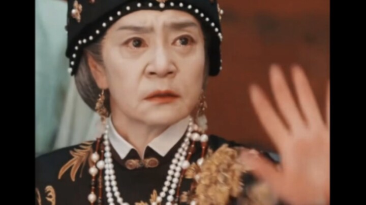 Hilarious! The moment the second young lady kissed him, Grandma’s entire worldview shattered—she cle