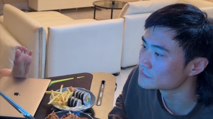 ผู้ชายแอบกิน