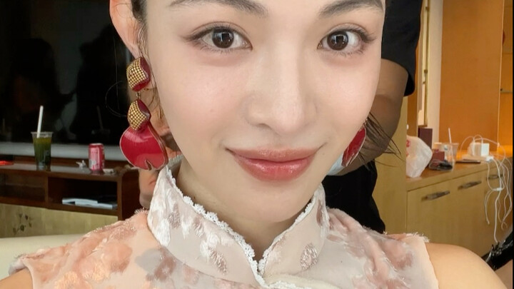 [Zhong Chuxi] The lychee makeup vlog is here!