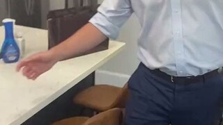 丈夫参加了律师资格考试，妻子提前准备好了两个版本的蛋糕，结果...
