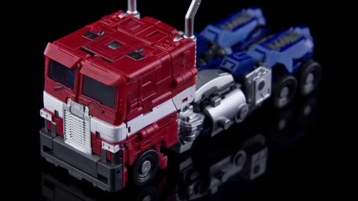 [Model Toy News Express] 278 yuan, a domestically produced variable Optimus Prime, whose overall qua