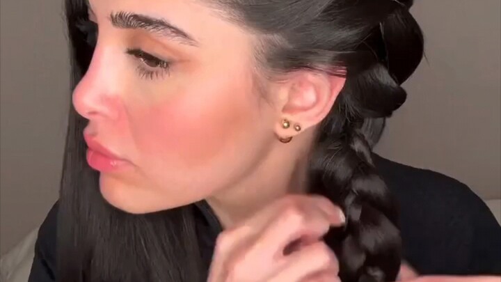 Saudari dari luar negeri benar-benar mengerti kepang twist!