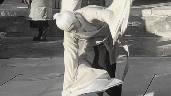 Kakek hati-hati jangan… terbang?