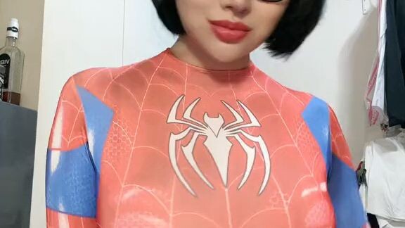 siapa yang mau diselamatkan Spiderman?