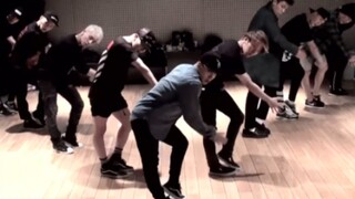 【BIGBANG】Top, the originator of paddling, after a game, others are sweating profusely. Top’s hair is