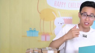 Membuka kotak hadiah yang dikirim oleh para penggemar, buku kartu yang tidak dicetak dari penggemar 