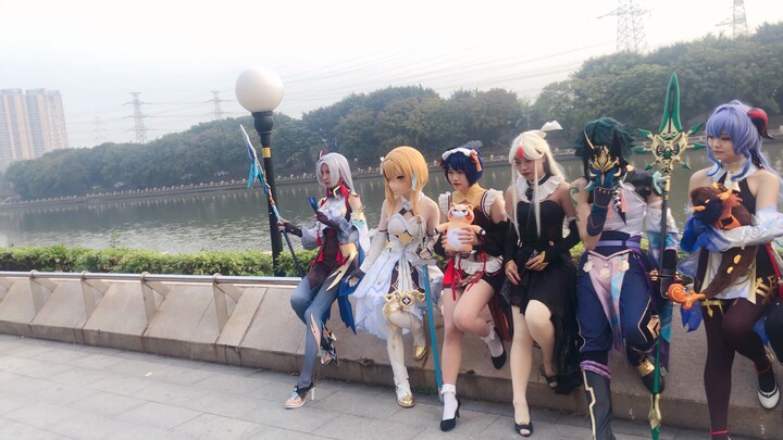 Genshin Impact cos, Berkumpul di Tepi Sungai [miyoSummer.ComicCon]