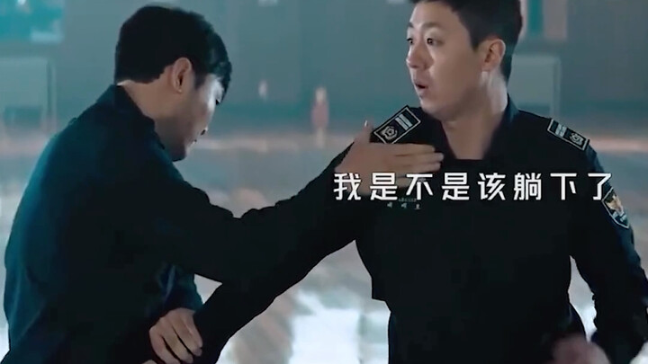 Nhìn thấy người cầm dao nhất định phải bỏ chạy, tay không đoạt đao đâu dễ như vậy