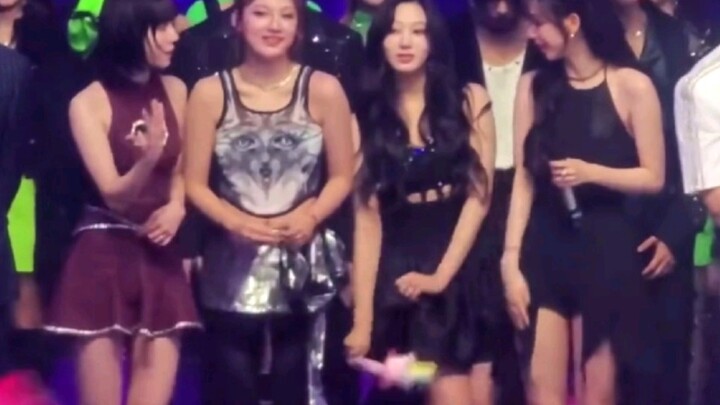 Ji took out the surprise headband for Dong's birthday from under her skirt, but was scared that Dong