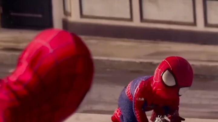 This is a magical mirror—surprisingly, it can even show you what you looked like as a child!