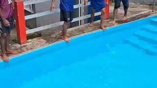 lompah kolam renang