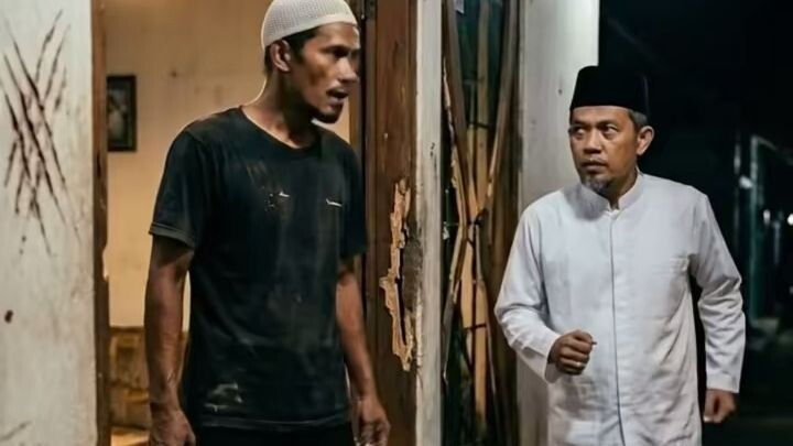 Menjemput Air Doa dari Pak Ustadz, Siluman Babi Ngepet Bersiap Memang...