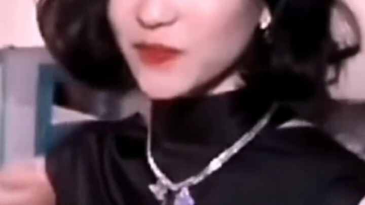 โอ้โห นี่คือคนเดียวกันเหรอ แค่เปลี่ยนทรงผมก็เหมือนดาราที่ศัลยกรรมใหม่เลย!