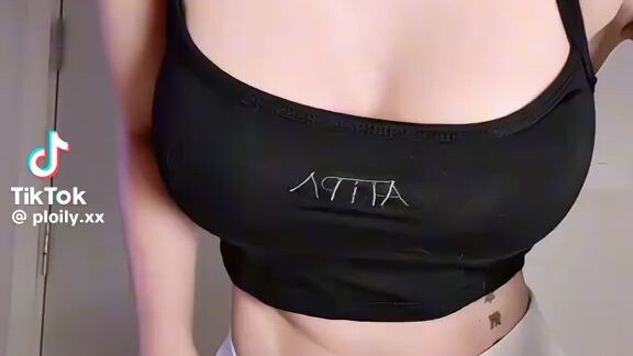 เสื้อสีอะไร