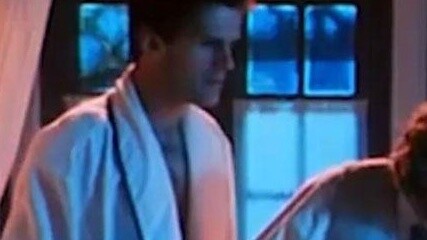[Old movie story] A man used love drugs to make a beautiful woman fall in love with him, but the wom