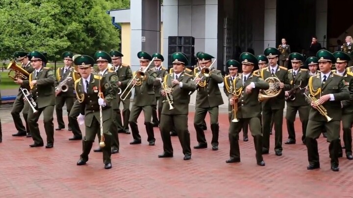 Hilarious! Belarusian military band's mesmerizing dance (original version of Cruel Angel)
