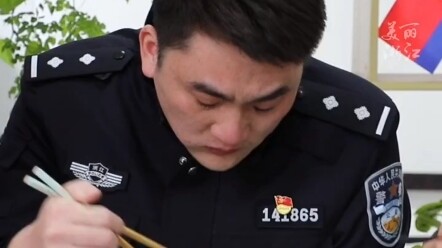 Những chiếc bánh bao do chính tay mẹ làm, chứa đựng bao yêu thương, khiến con trai rơm rớm nước mắt 
