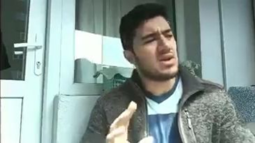 Bilge Adam Reis taklidi yapan çocuk