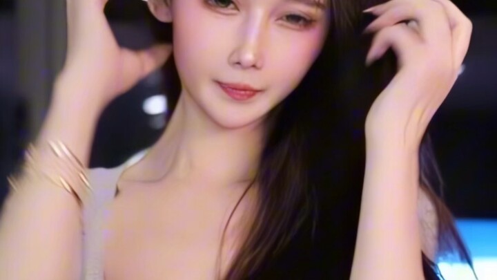 Ella Yiyi – HD Vertical Video Version