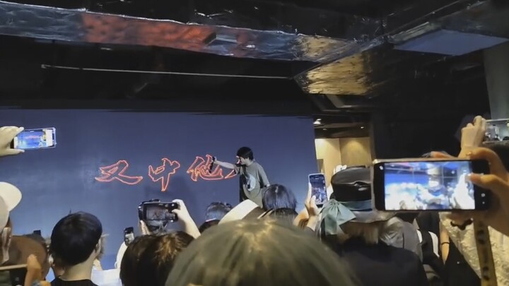 Singing + Photo Op