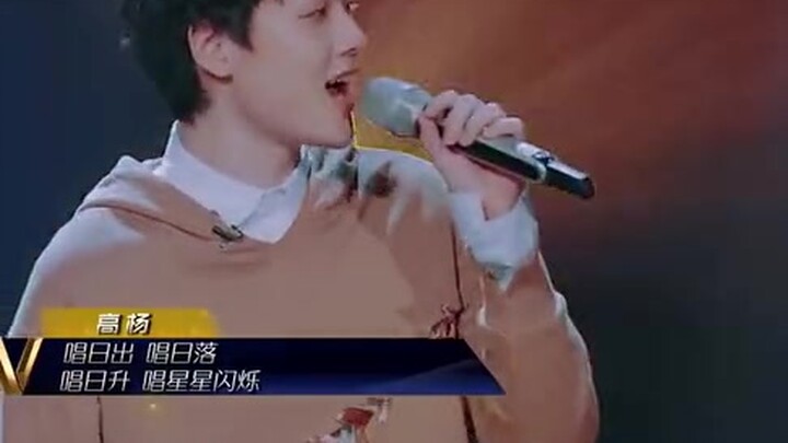 كل ما في بالي هو ليو هاو ران يغني عن شروق الشمس وغروبها، إنه ساحر جدًا! هههه!