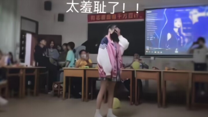 Penampilan pertemuan kelas siswi