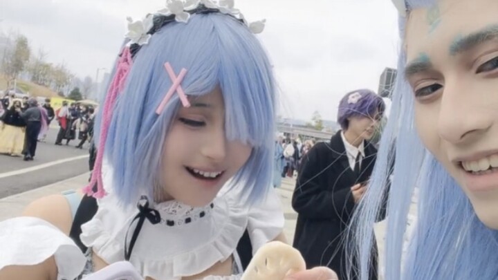 What will everyone's reaction be if cosplaying Ao Bing cuts Nezha into pieces as if nothing happened