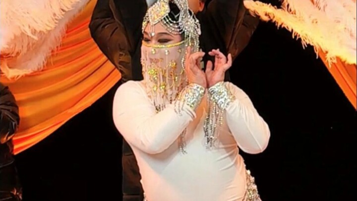 เขาเต้นก็เป็นกลิ่นอายแห่งดินแดนซีหลี่ ฉันเต้นทีเดียวกลายเป็นงูเซร์ปันตินยักษ์ไปเลย