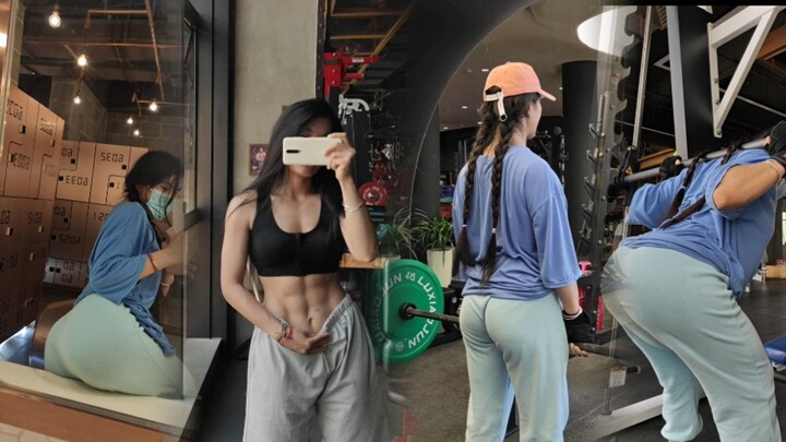 “Why is this person dressed like that for glute training?” Another day of firing up the gluteus maxi