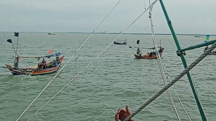 prahu nelayan tegelam