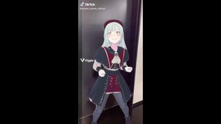 I unexpectedly ran into Senpai Tsukino Mori feeding mushrooms, triggering a worsening of my hallucin