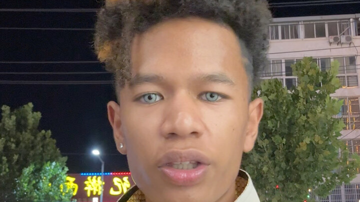 Nghe thấy món muốn ăn là mở mắt ngay – Thử thách em trai Wa giả làm người nước ngoài