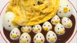 Nasi telur kecil itu lucu sekali sampai-sampai aku tidak tahan untuk memakannya
