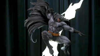 这个蝙蝠侠为啥有金刚狼的钢爪？