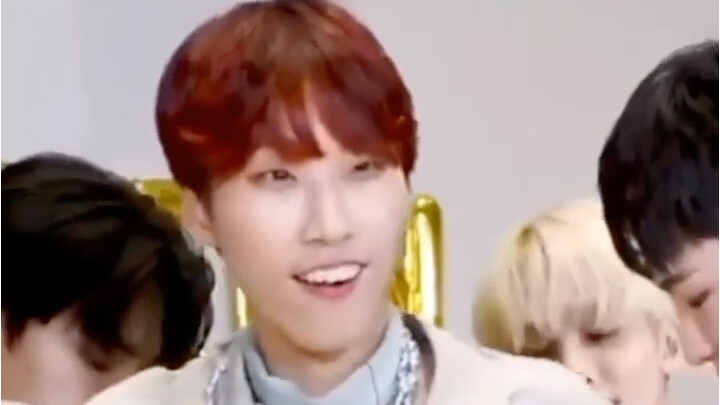 【SEVENTEEN】Angkat orang lain, orang itu bilang: Kaki sudah rusak. Angkat HoSeok: Kakinya memang suda